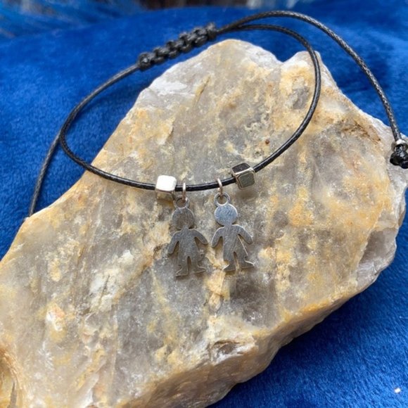 Siblings two boys 👦🏻 👦🏻 minimalist bracelet - Picture 3 of 10
